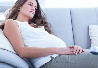 霉菌性陰炎的癥狀有哪些？霉菌性陰炎會(huì)導(dǎo)致流產(chǎn)嗎