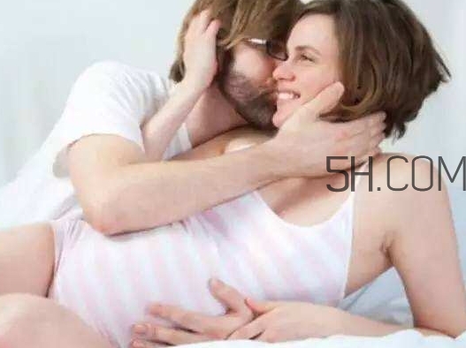 孕晚期同房有助于生產(chǎn)嗎？孕晚期同房對胎兒有影響嗎？