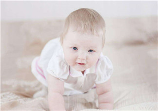 寶寶鼻子不通氣的原因？寶寶因受涼吐奶怎么辦？