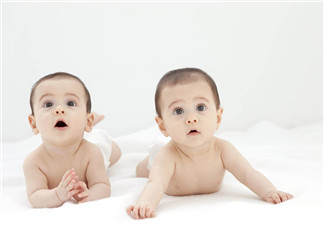 寶寶紅屁股擦什么好？寶寶拉屎綠色怎么回事？