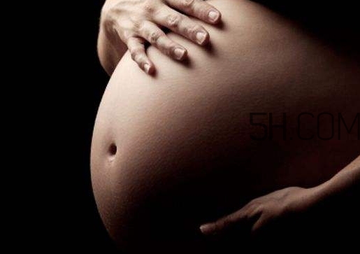 羊水早破的原因是什么？羊水早破能順產(chǎn)嗎？