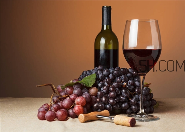 過期紅酒怎么美容 過期的紅酒能做面膜嗎 過期紅酒怎么美容 過期的紅酒能做面膜嗎