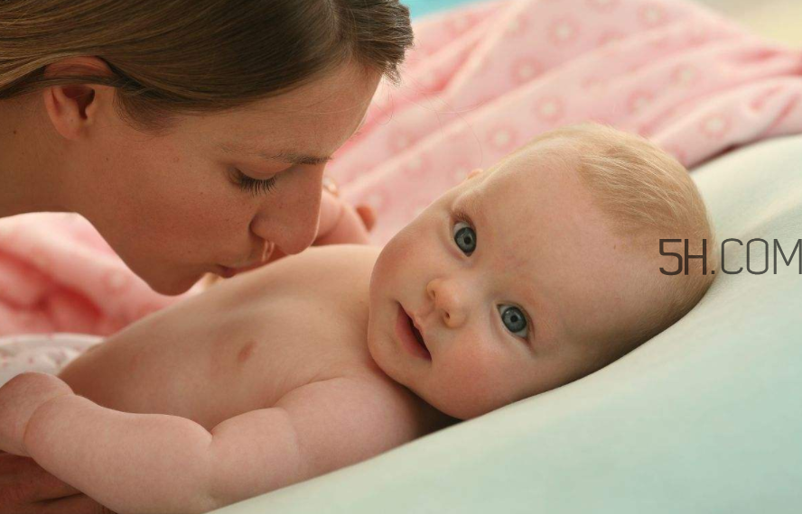 新生兒用什么枕頭好？新生兒枕頭的挑選