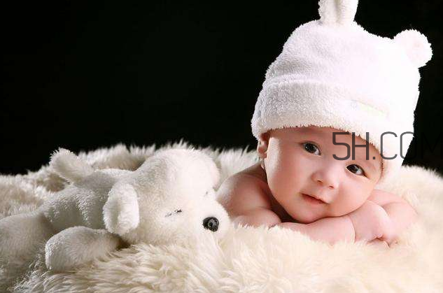 新生兒用什么枕頭好？新生兒枕頭的挑選