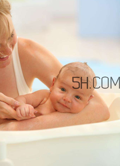 沒滿月的寶寶可以剪指甲嗎？寶寶手指頭脫皮怎么辦？