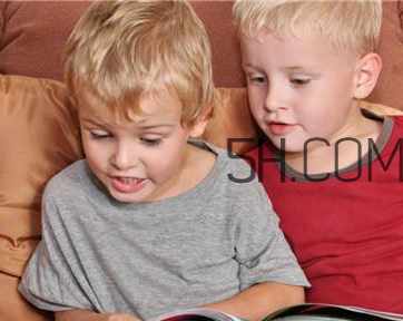 幼兒嘴巴長泡疹怎么辦才好？小兒腦癱與發(fā)育遲緩一樣嗎？