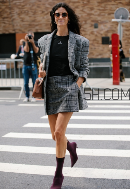 格子西裝里面怎么搭配？格子西裝內(nèi)搭穿什么？