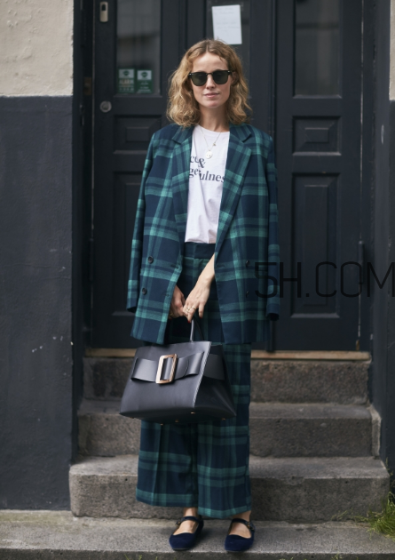 格子西裝里面怎么搭配？格子西裝內(nèi)搭穿什么？