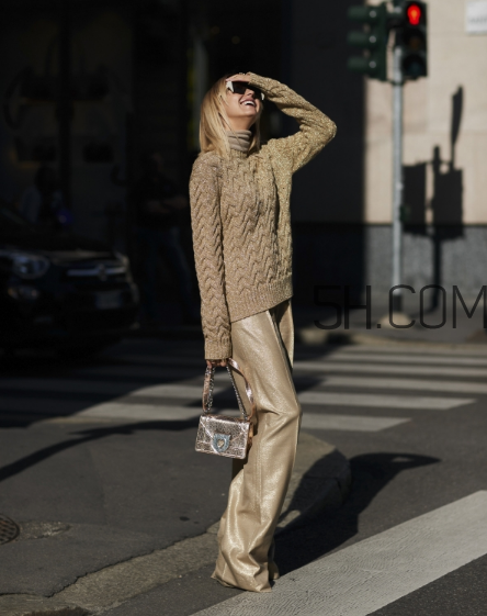 駝色毛衣怎么搭配？駝色毛衣搭配圖片