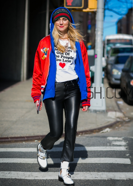 紅色外套里面配什么？紅色外套內(nèi)搭什么顏色？