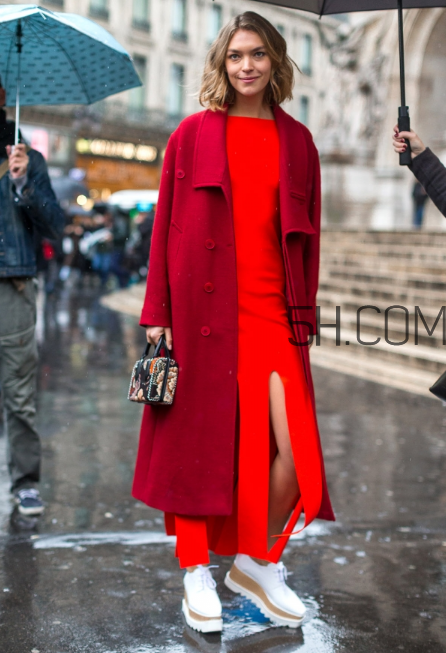 紅色外套里面配什么？紅色外套內(nèi)搭什么顏色？