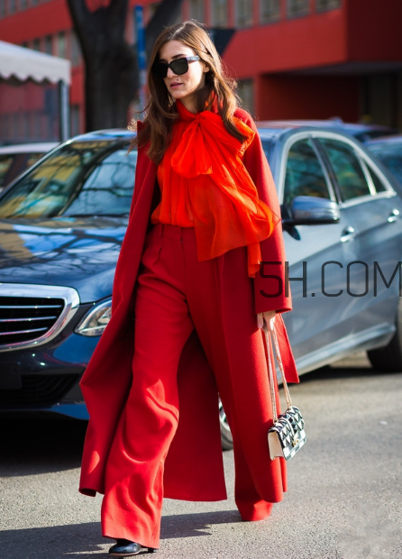 紅色外套里面配什么？紅色外套內(nèi)搭什么顏色？