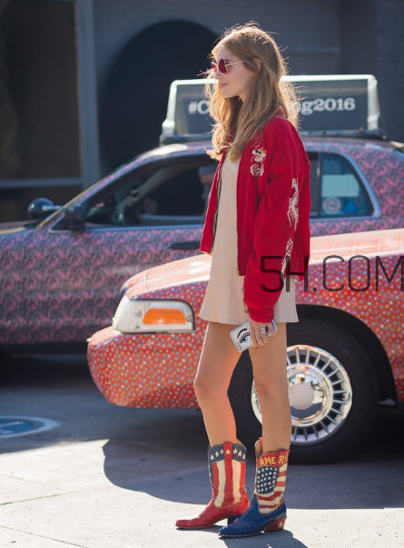 紅色外套里面配什么？紅色外套內(nèi)搭什么顏色？