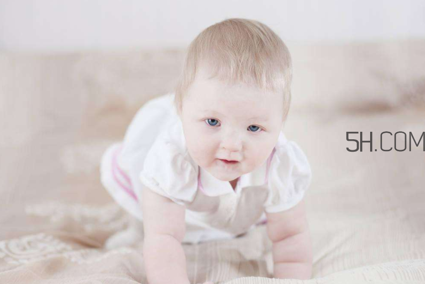 嬰兒腸痙攣癥狀包括哪些？寶寶智力發(fā)育遲緩的信號