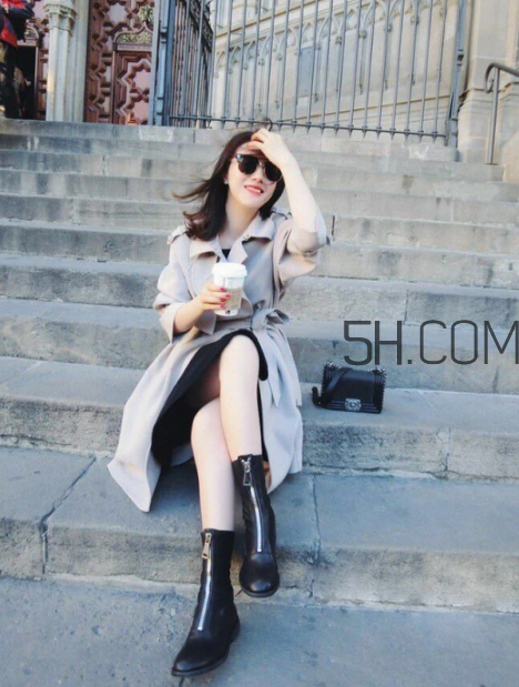 卡其色風(fēng)衣配什么鞋子？卡其色風(fēng)衣搭配鞋子圖片