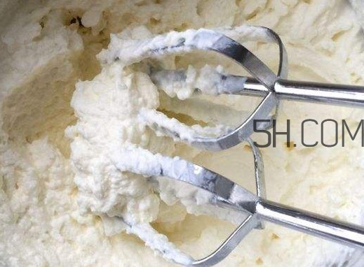 如何用牛奶自制淡奶油？淡奶油開封后能保存多久