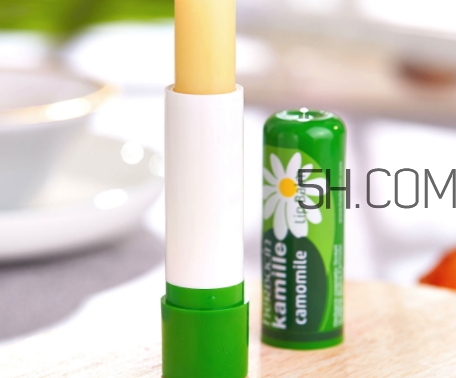 herbacin賀本清小甘菊唇膏怎么樣？小甘菊唇膏使用心得