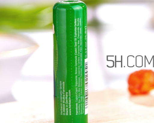 herbacin賀本清小甘菊唇膏怎么樣？小甘菊唇膏使用心得