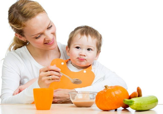 教會(huì)寶寶自己吃飯，你做到這些了嗎？