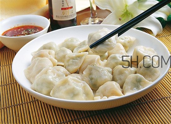 餃子和面用熱水還是冷水？餃子和面要醒多長(zhǎng)時(shí)間？