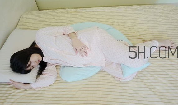 哺乳枕有必要買嗎？哺乳枕有用嗎？