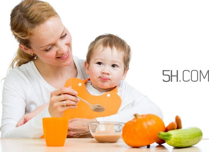 教會寶寶自己吃飯，你做到這些了嗎？