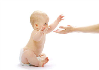 沒(méi)滿月的寶寶可以剪指甲嗎？寶寶手指頭脫皮怎么辦？