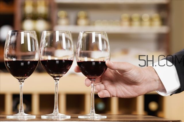 過期紅酒怎么美容 過期的紅酒能做面膜嗎 過期紅酒怎么美容 過期的紅酒能做面膜嗎