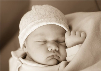 新生兒用什么枕頭好？新生兒枕頭的挑選