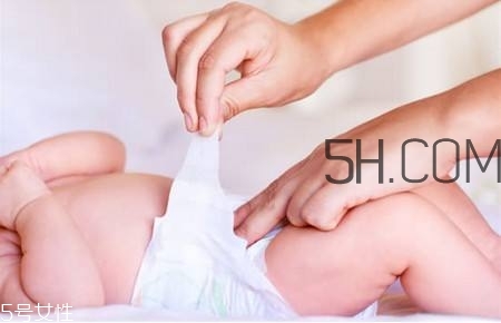 紙尿布和布尿布有什么區(qū)別？紙尿布和布尿布哪個好？