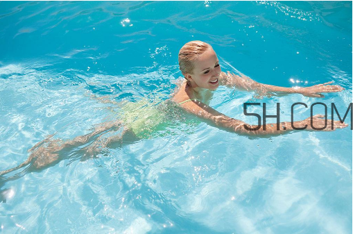 游泳要帶耳塞嗎？游泳可以治頸椎病嗎？