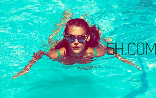 游泳要帶耳塞嗎？游泳可以治頸椎病嗎？