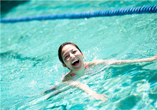 游泳要帶耳塞嗎？游泳可以治頸椎病嗎？