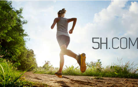 早上有霧跑步有什么影響？跑步肌肉拉傷怎么辦？