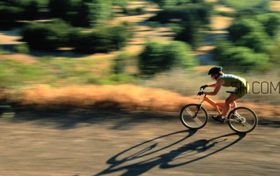 早晨跑步空腹好嗎？騎單車和跑步哪個(gè)減肥效果好？