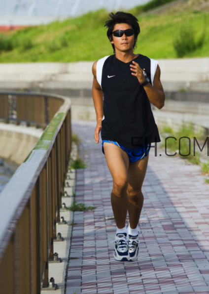 跑步時間多長合適？跑步用什么鞋？