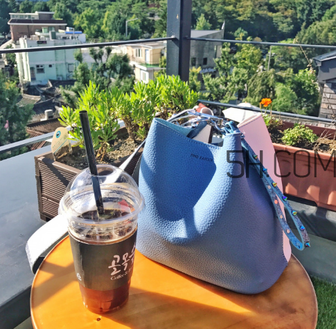 find kapoor水桶包在哪買？find kapoor包是真皮的嗎？