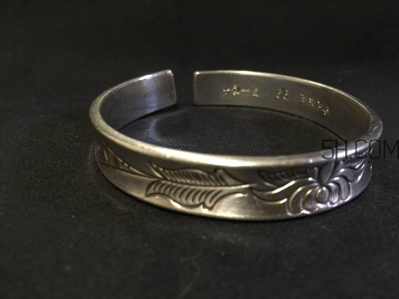 彼得羅夫娃娃臉面霜和嬌韻詩(shī)瘦臉精華哪個(gè)好?