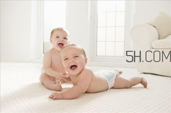 寶寶哭鬧的7個(gè)常見原因排行榜 小妙招教你1秒止哭 寶寶哭鬧的7個(gè)常見原因排行榜 小妙招教你1秒止哭