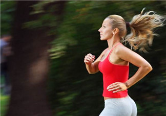 早上有霧跑步有什么影響？跑步肌肉拉傷怎么辦？