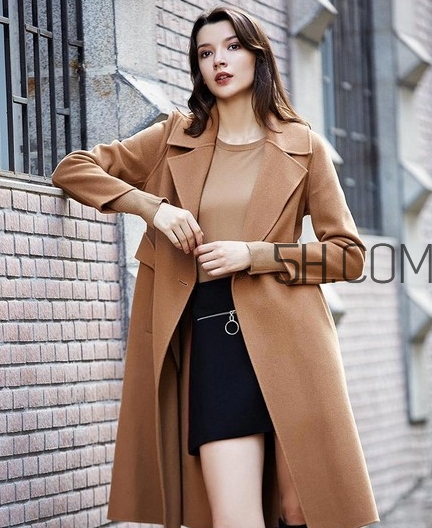 焦糖色配什么顏色好看？焦糖色褲子配什么顏色上衣