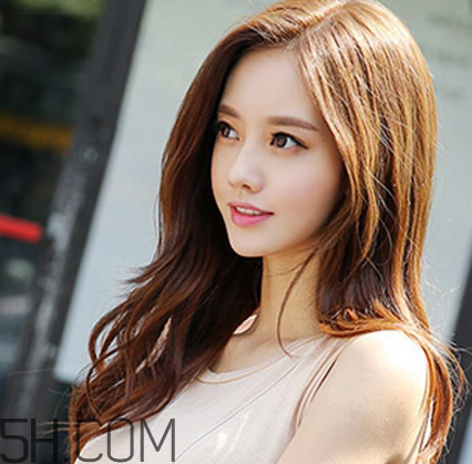 秋季女人如何保養(yǎng)？秋天要涂防曬霜嗎？