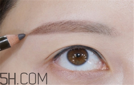 畫眉教程圖解 畫眉毛的技巧圖解一字眉 畫眉教程圖解 畫眉毛的技巧圖解一字眉