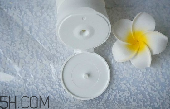 佰草集潤顏滋養(yǎng)潔面乳怎么樣_好用嗎 佰草集潤顏滋養(yǎng)潔面乳怎么樣_好用嗎