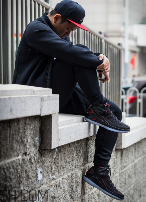 air jordan 32黑紅禁穿配色上腳效果怎么樣？