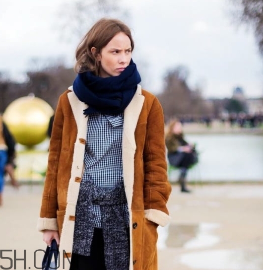 焦糖色是駝色嗎？焦糖色和深駝色區(qū)別