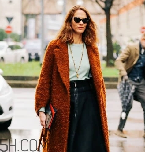 焦糖色是駝色嗎？焦糖色和深駝色區(qū)別