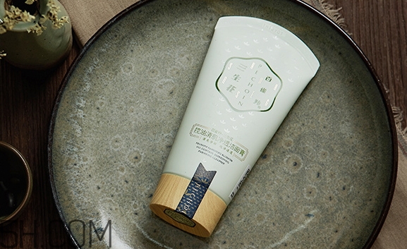 百雀羚洗面奶怎么樣？百雀羚洗面奶是皂基嗎？