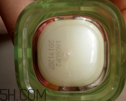 百雀羚爽膚水怎么樣？百雀羚爽膚水含酒精嗎？