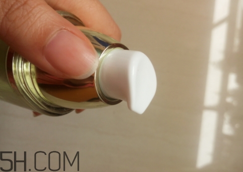 百雀羚爽膚水怎么樣？百雀羚爽膚水含酒精嗎？